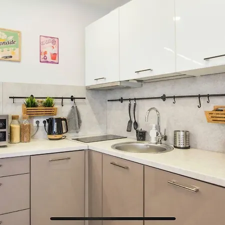 Daire 4 Person Center Studio. *